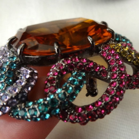 Collectible JOAN RIVERS Rhinestone Glass Brooch - Picture 7 of 7